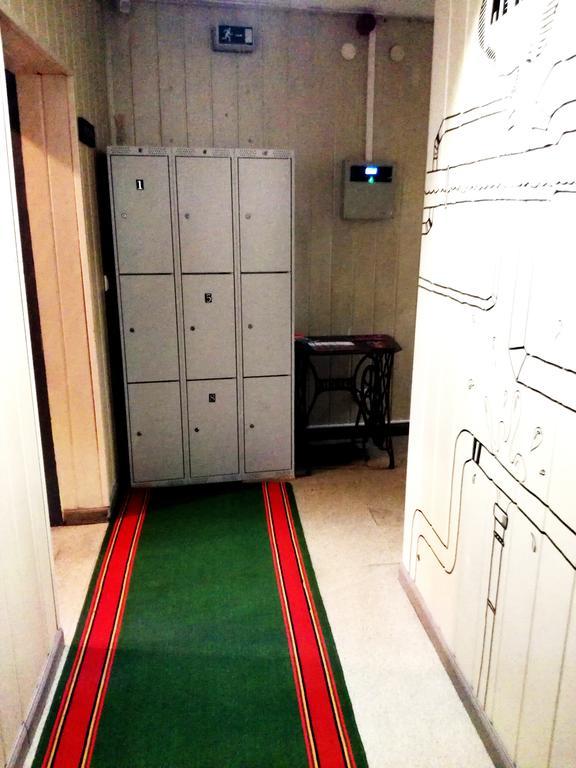Hostel 25 *