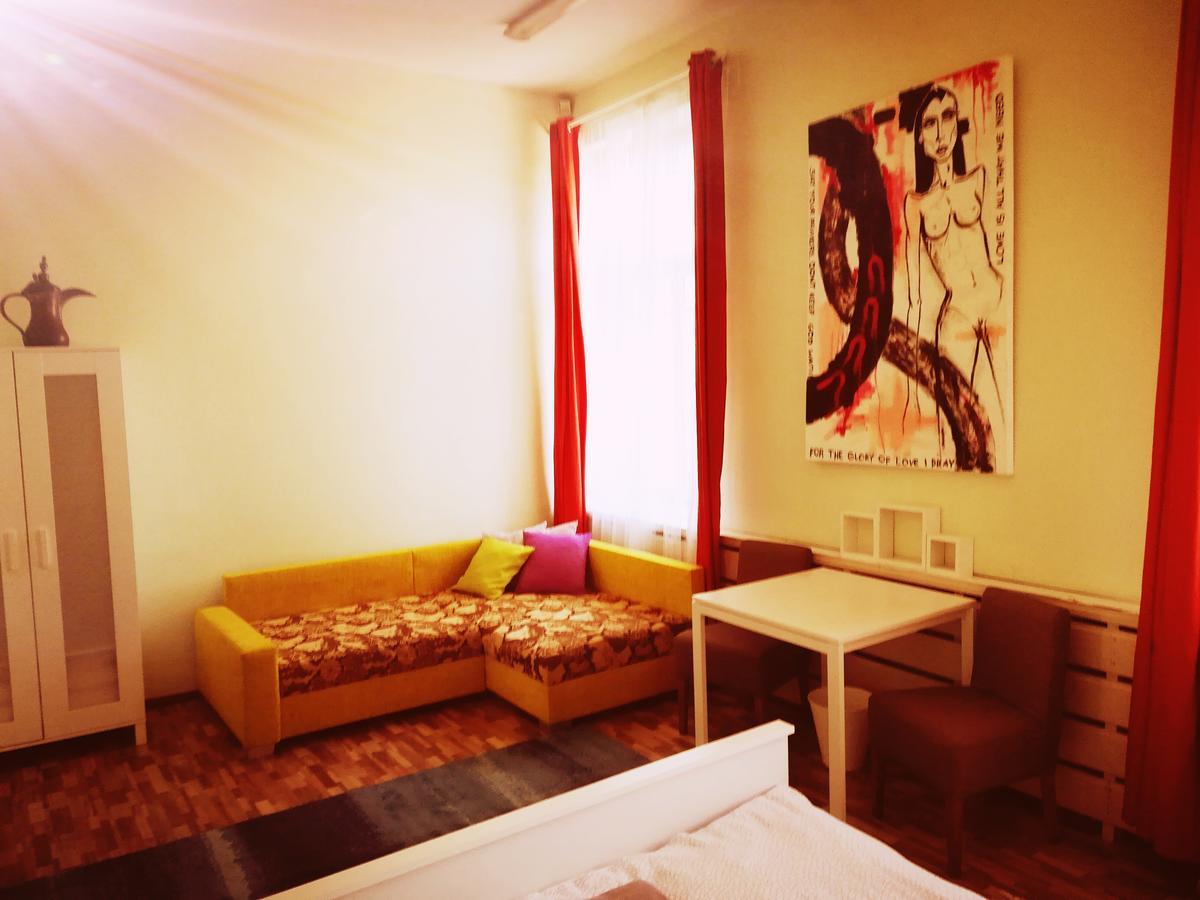 25 Hostel *